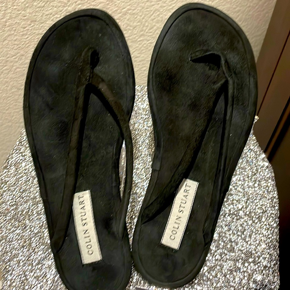 Colin Stuart blk suede leather toe post sandal. Great condition! Size 7. Sm heel